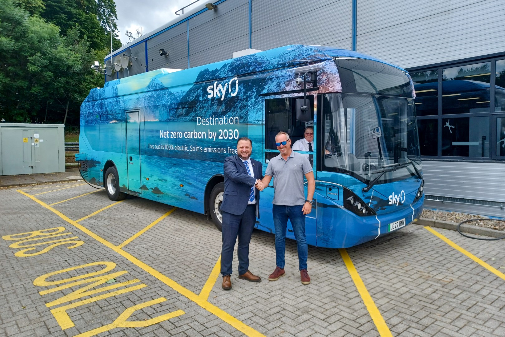 Group photograph shows Mark Taylor (Regional Sales Manager, Alexander Dennis) and Steve Dowling (Director, Cobra Corporate Services Limited) at the handover of the first two vehicles in Livingston on 2nd August 2022.